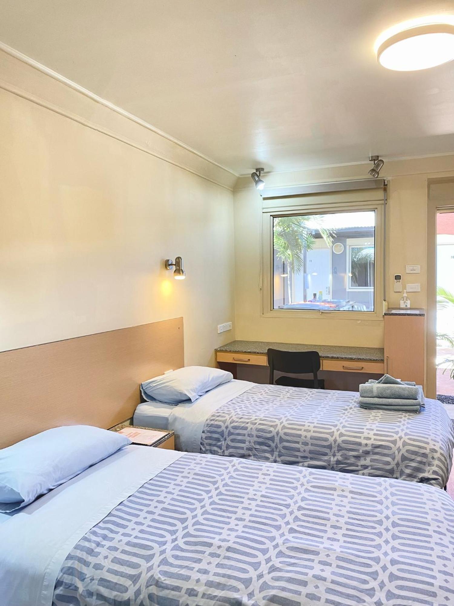 Econo Lodge Карата Екстериор снимка