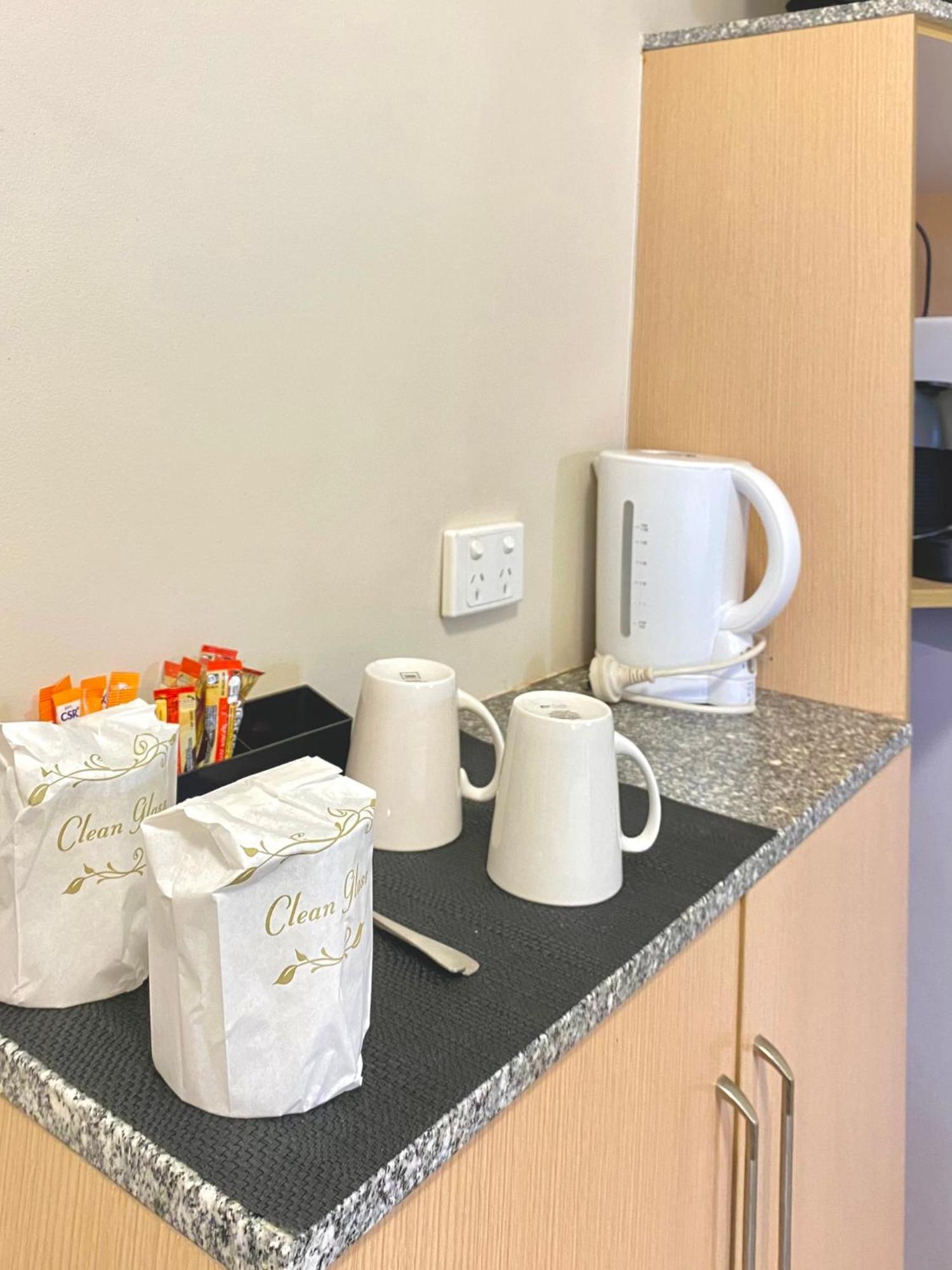 Econo Lodge Карата Екстериор снимка