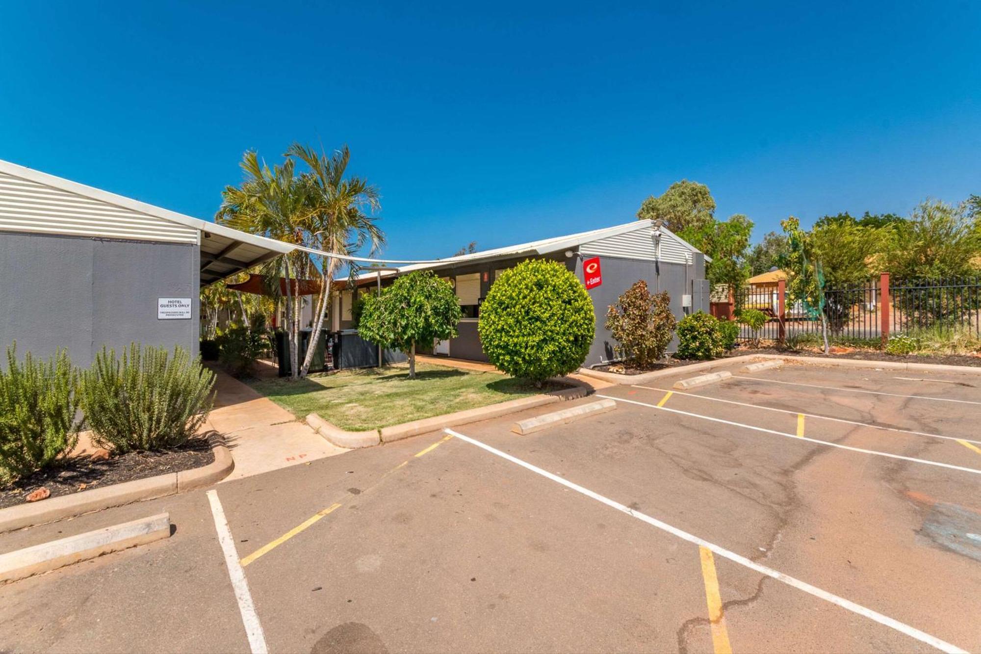Econo Lodge Карата Екстериор снимка