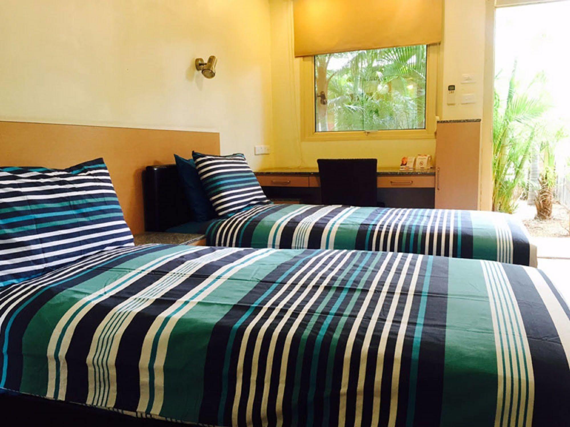 Econo Lodge Карата Екстериор снимка